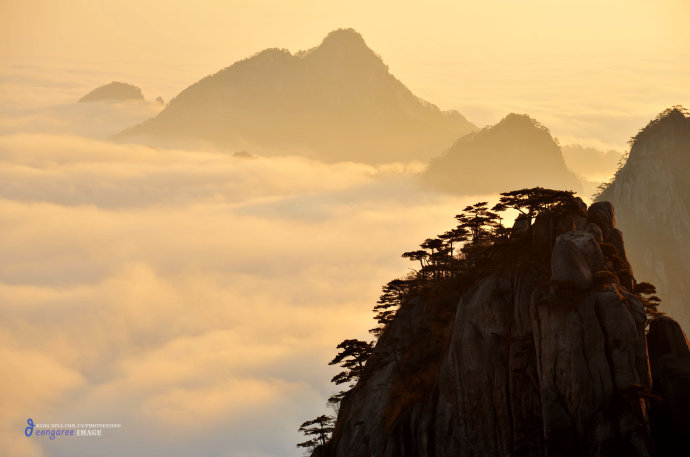 黄山之巅感受绝美日出