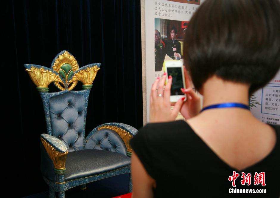 杭州黄金旗袍，杭州展出价值千万元“黄金旗袍” 含14公斤纯金线