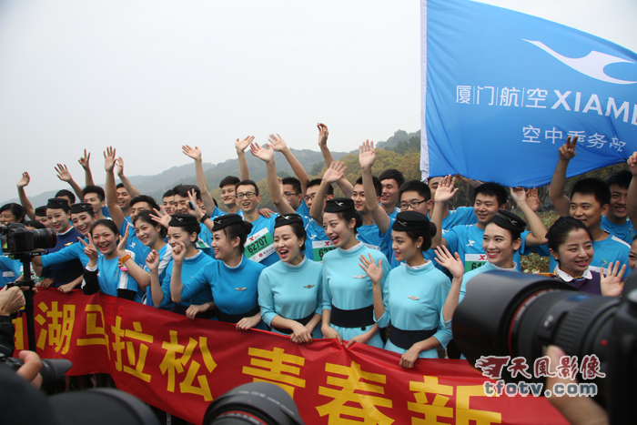 2014杭州国际马拉松鸣枪开跑